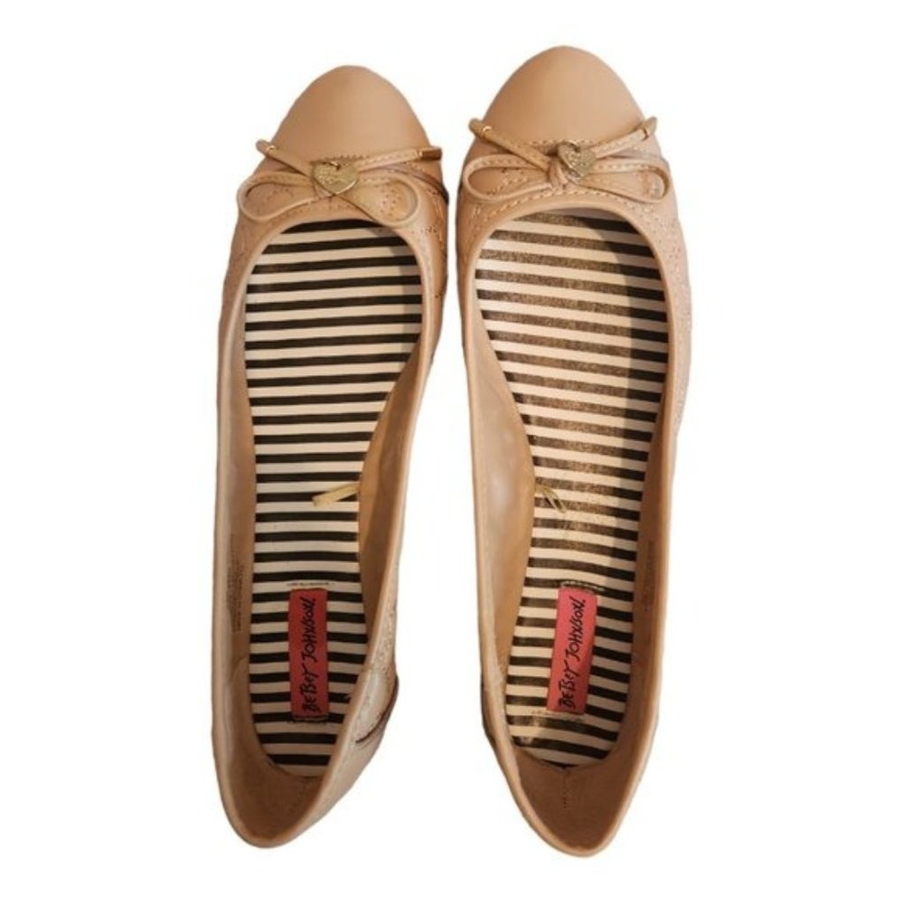 Betsey Johnson Women's Beige Solid Almond Toe Slip On Ballet Flats Size 9.5